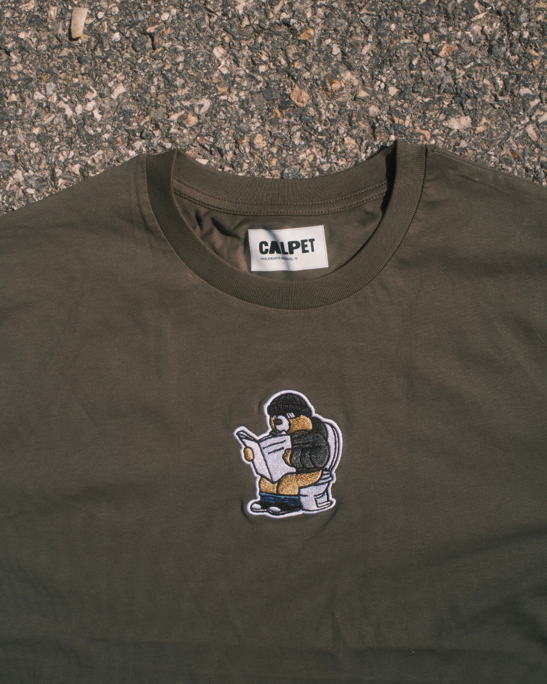 T-SHIRT KAKI - Toilets Philibear's Bordel