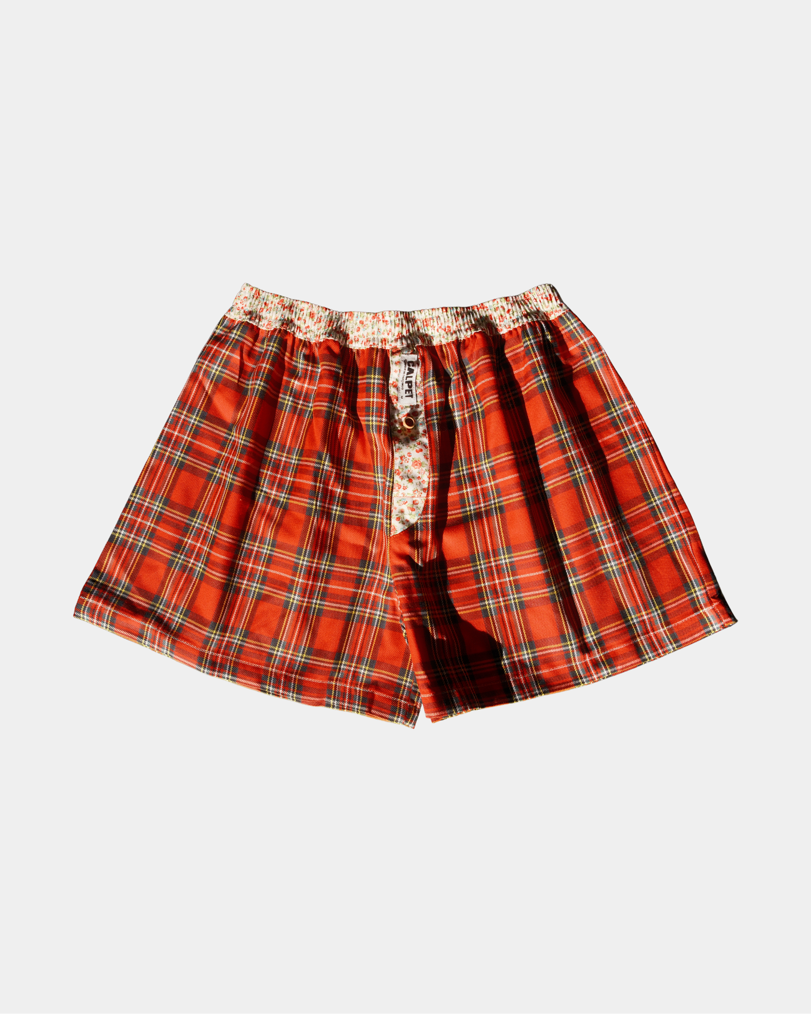 Caleçon parachute CALPET rouge à carreaux tartan écossais, coupe large avec ceinture et braguette fleurie